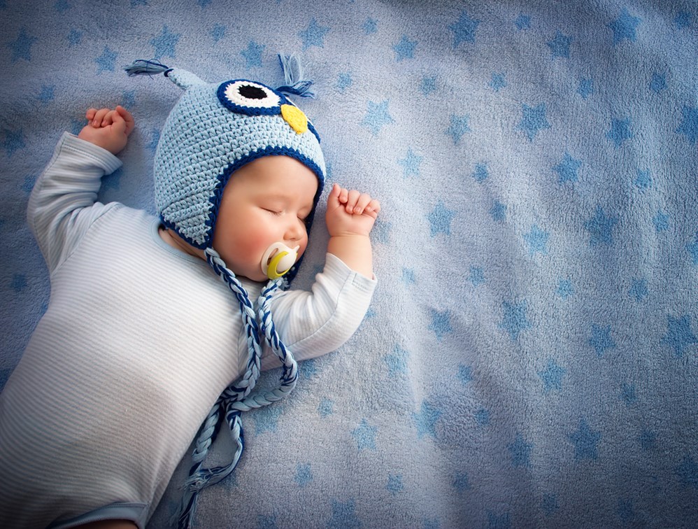مساعدة الرضيع للنوم طوال الليل